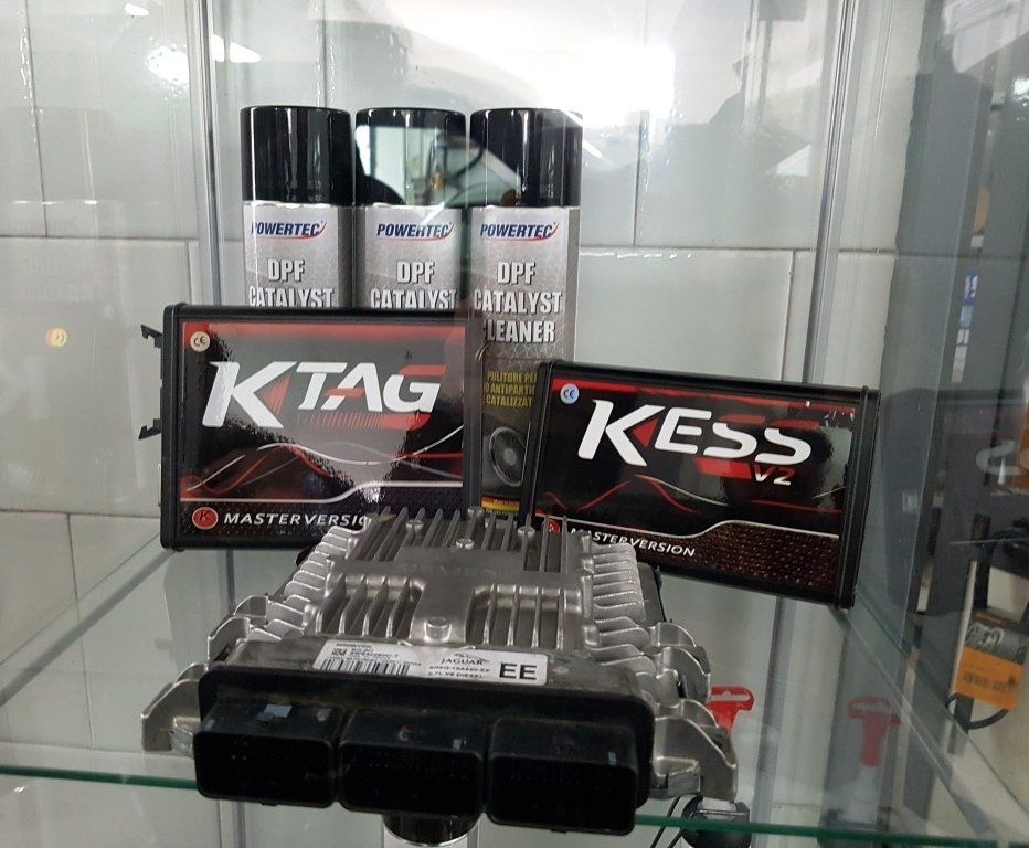 Vetrina negozio con prodotti