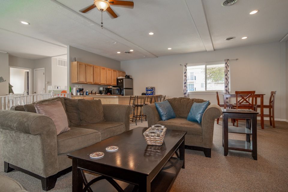 Country Club Apartments for Rent in Lincoln, NE / Lots of Amenities