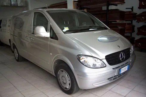 furgone agenzia funebre