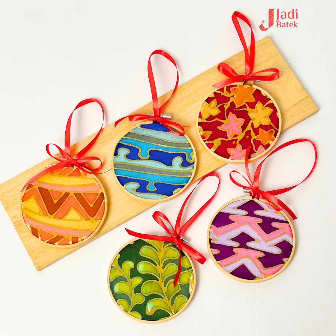 DIY Christmas Batik Gift Set for family-friendly holiday painting and gifting by Jadi Batek