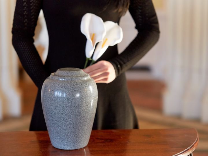 Cremation With a Service vs. Without One: Which Option Is Right for Your Family?