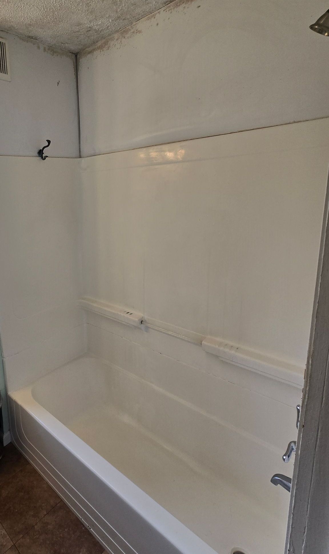 A bathroom with a tub , toilet , sink and mirror.