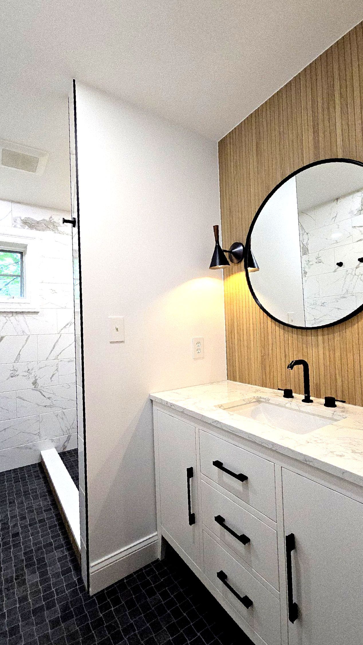 A bathroom with a tub , toilet , sink and mirror.