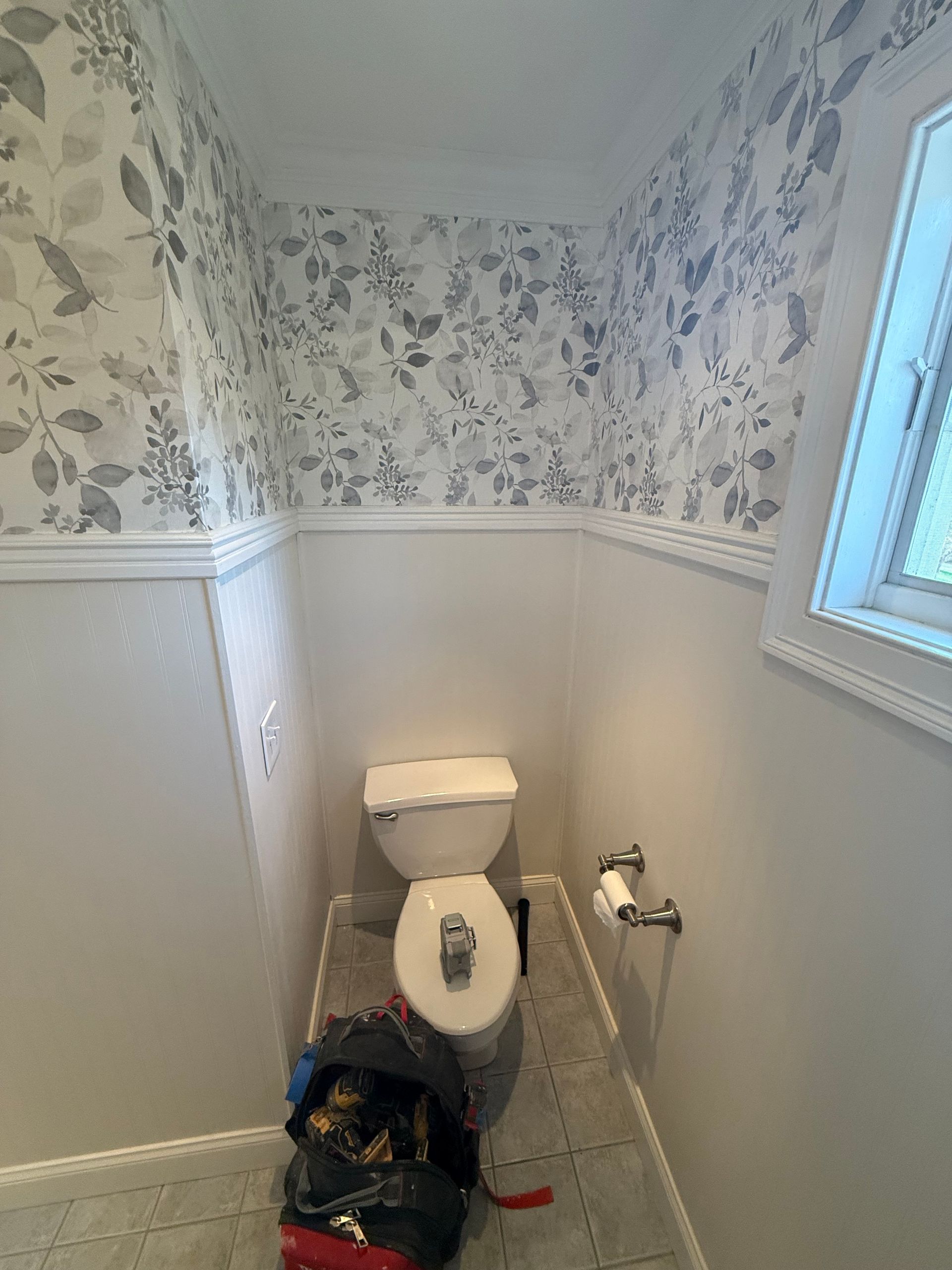 A bathroom with a tub , toilet , sink and mirror.