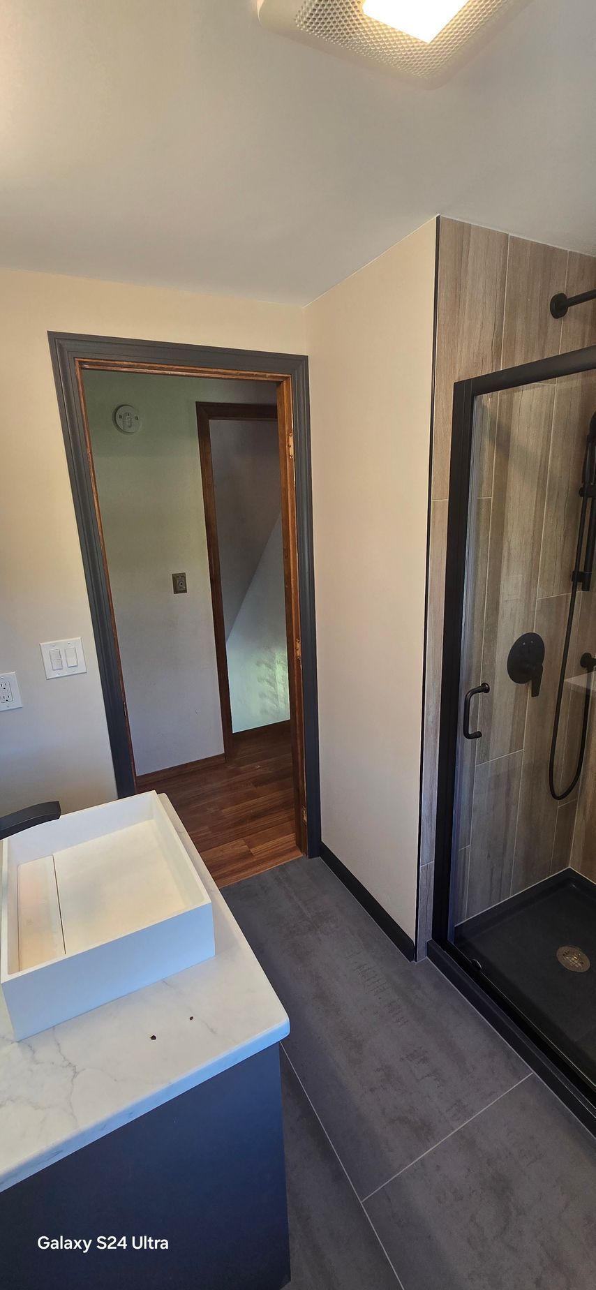 A bathroom with a sink and a large mirror.