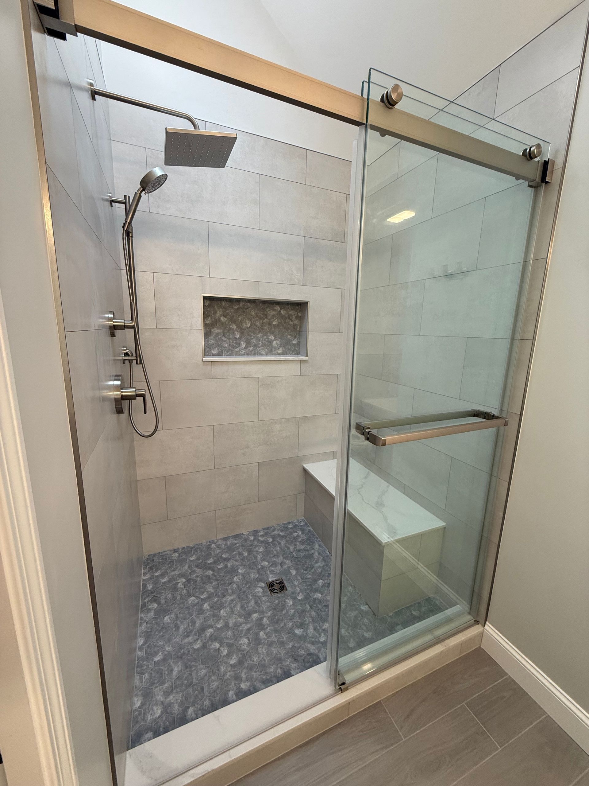 A bathroom with a tub , toilet , sink and mirror.