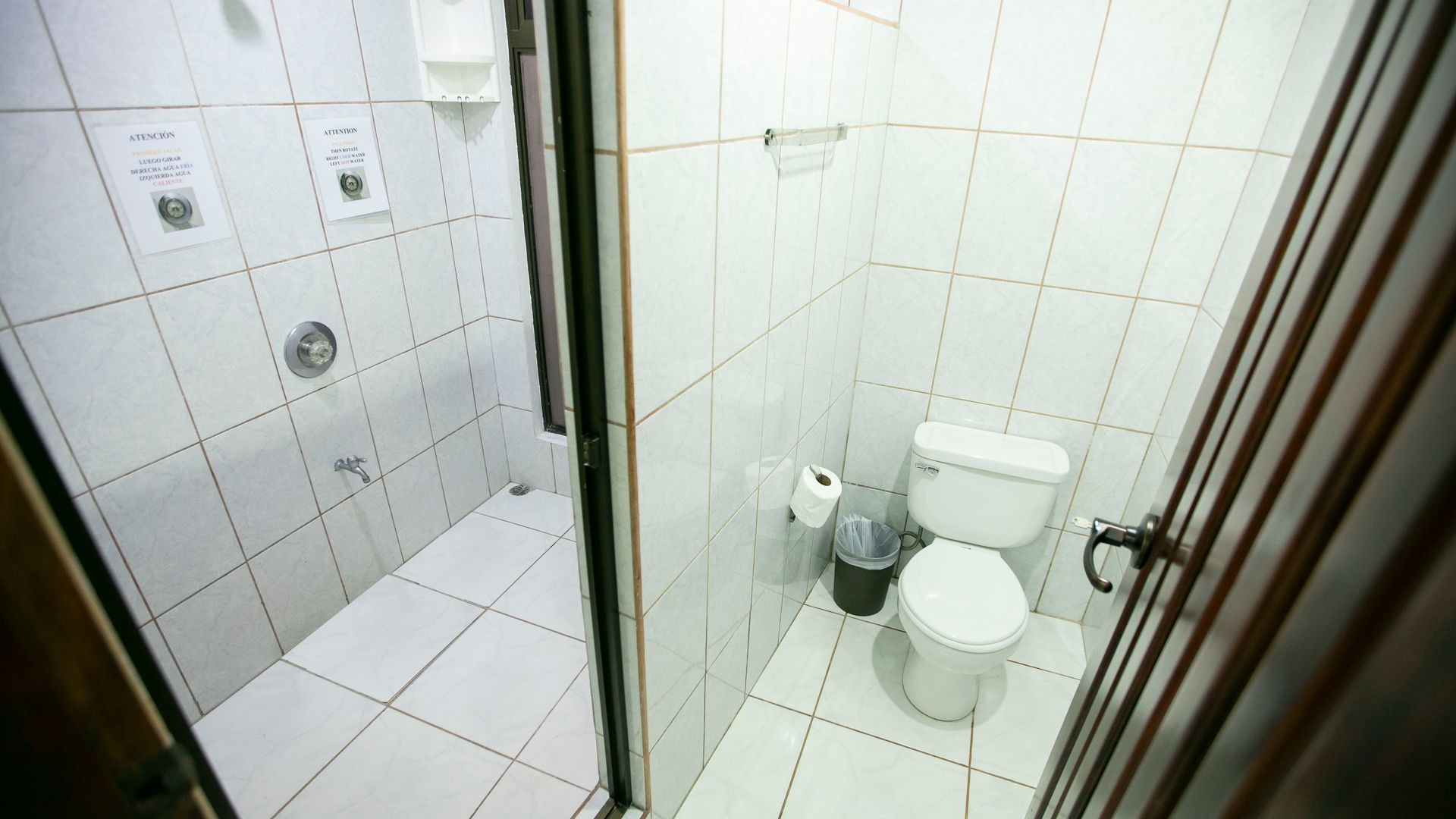 a bathroom with a toilet and a shower .
