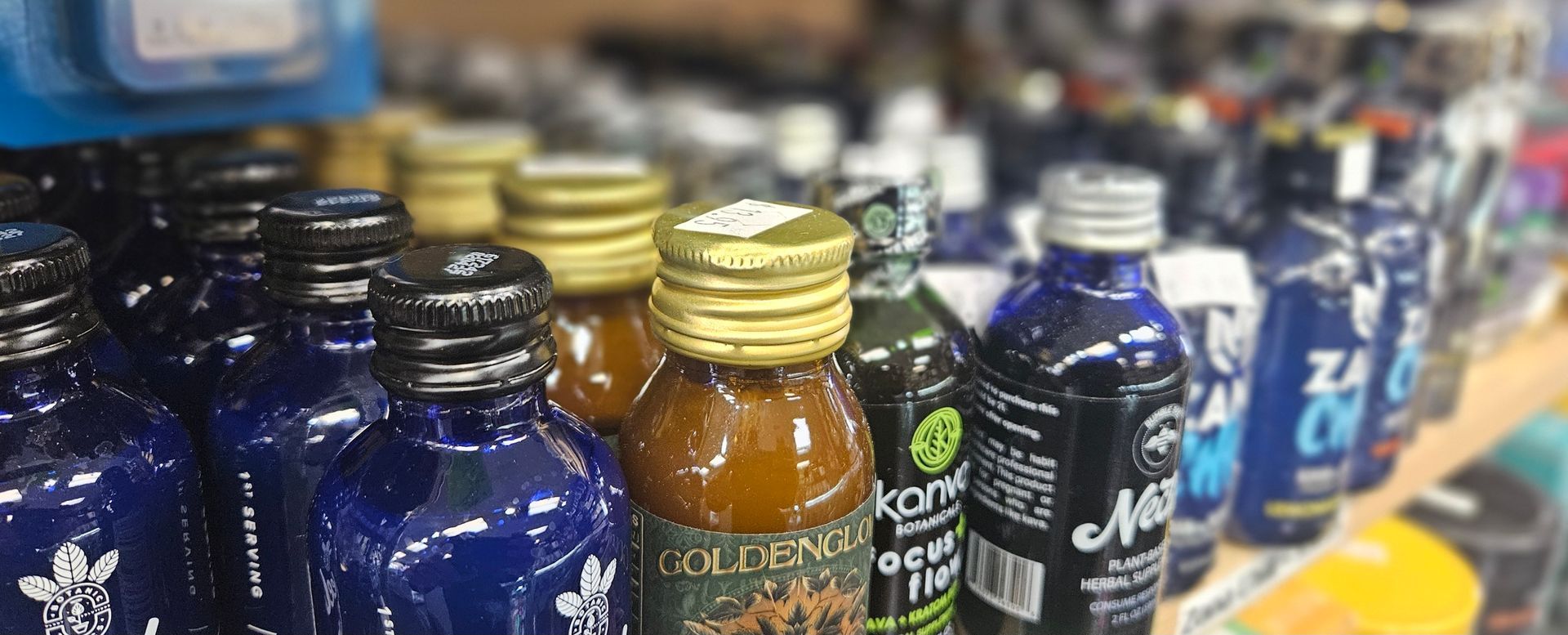 A close up image of a variety of kratom shots like Feel Free, Kanva and Nectar brand shots.