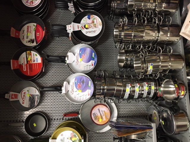 ampia gamma di padelle e tegami