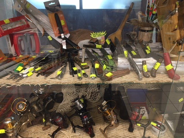 vetrina espositiva coltelli