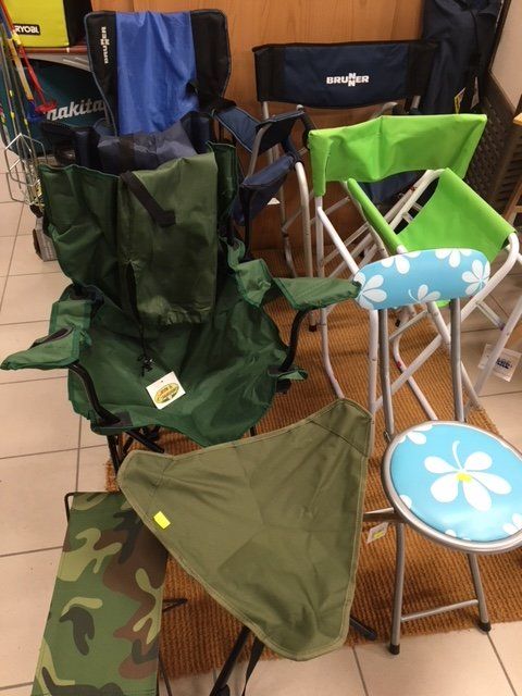 sedi pieghevoli e tende da campeggio