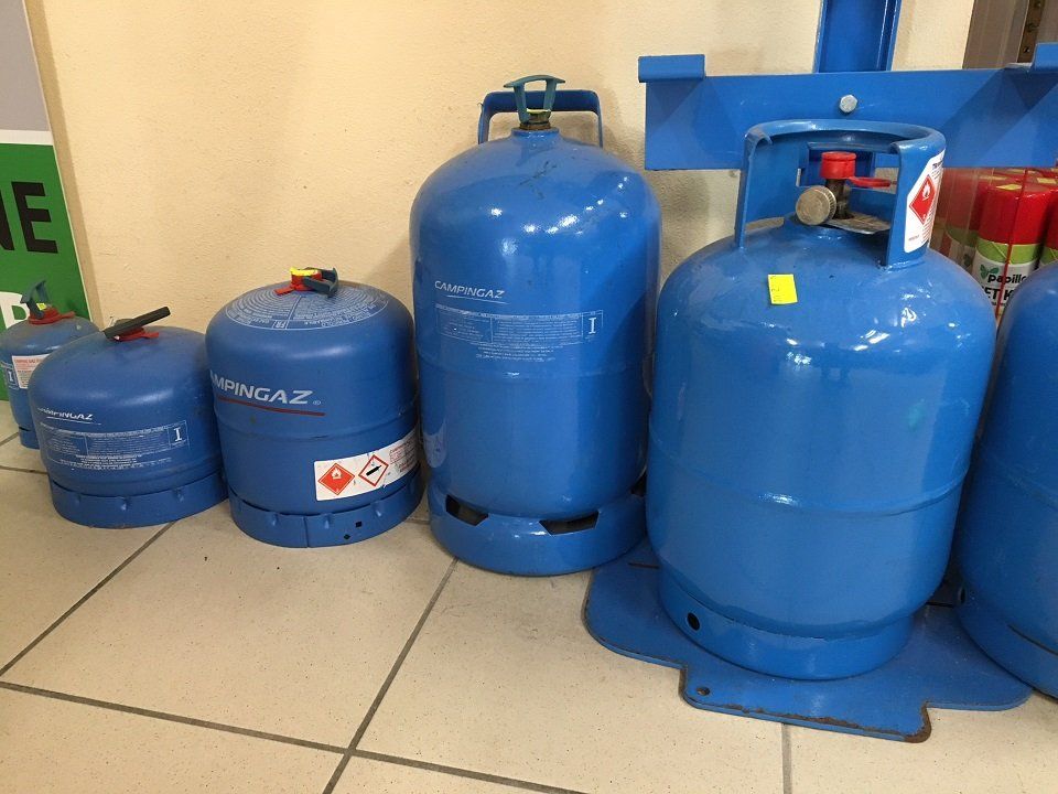 bombole a gas di differenti capacità e dimensioni