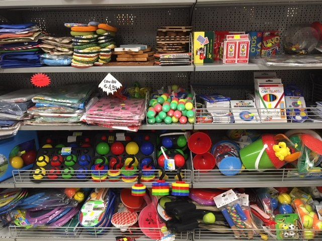 giocattoli per bambini e bambine