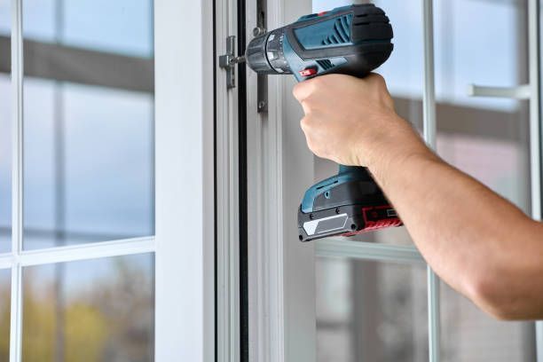 Installing New Window | Cape Coral, FL | Cape Coral Glass & Mirror