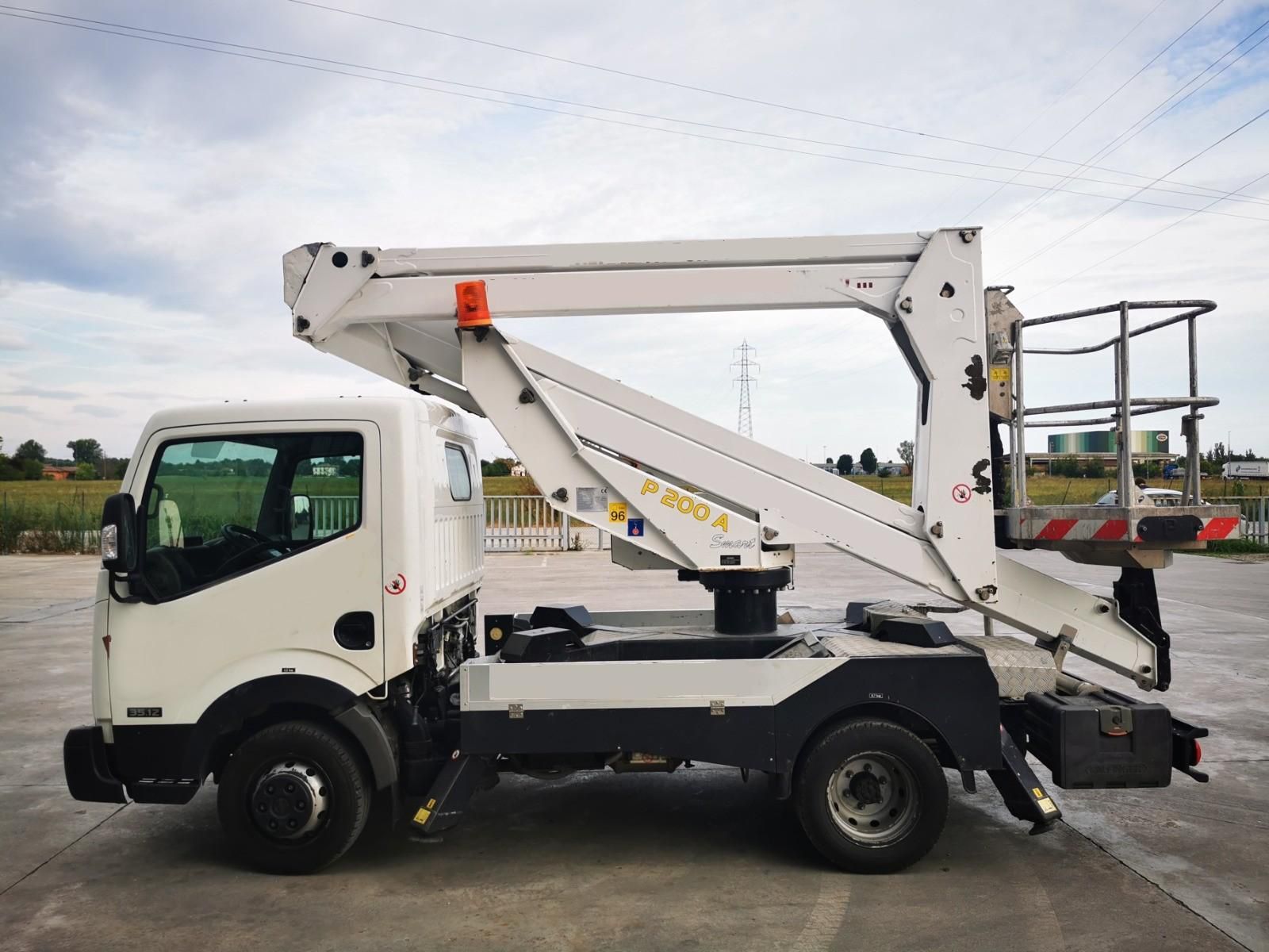 TRASLOCHI, NOLEGGIO PIATTAFORME AEREE , PITTURAZIONI E RISTRUTTURAZIONI