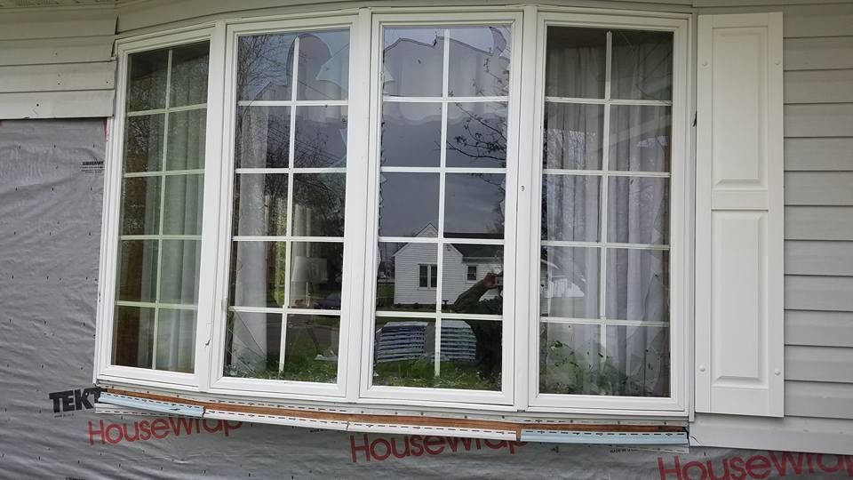 Glass Window – Decorah, IA – Viking Roofing & Construction