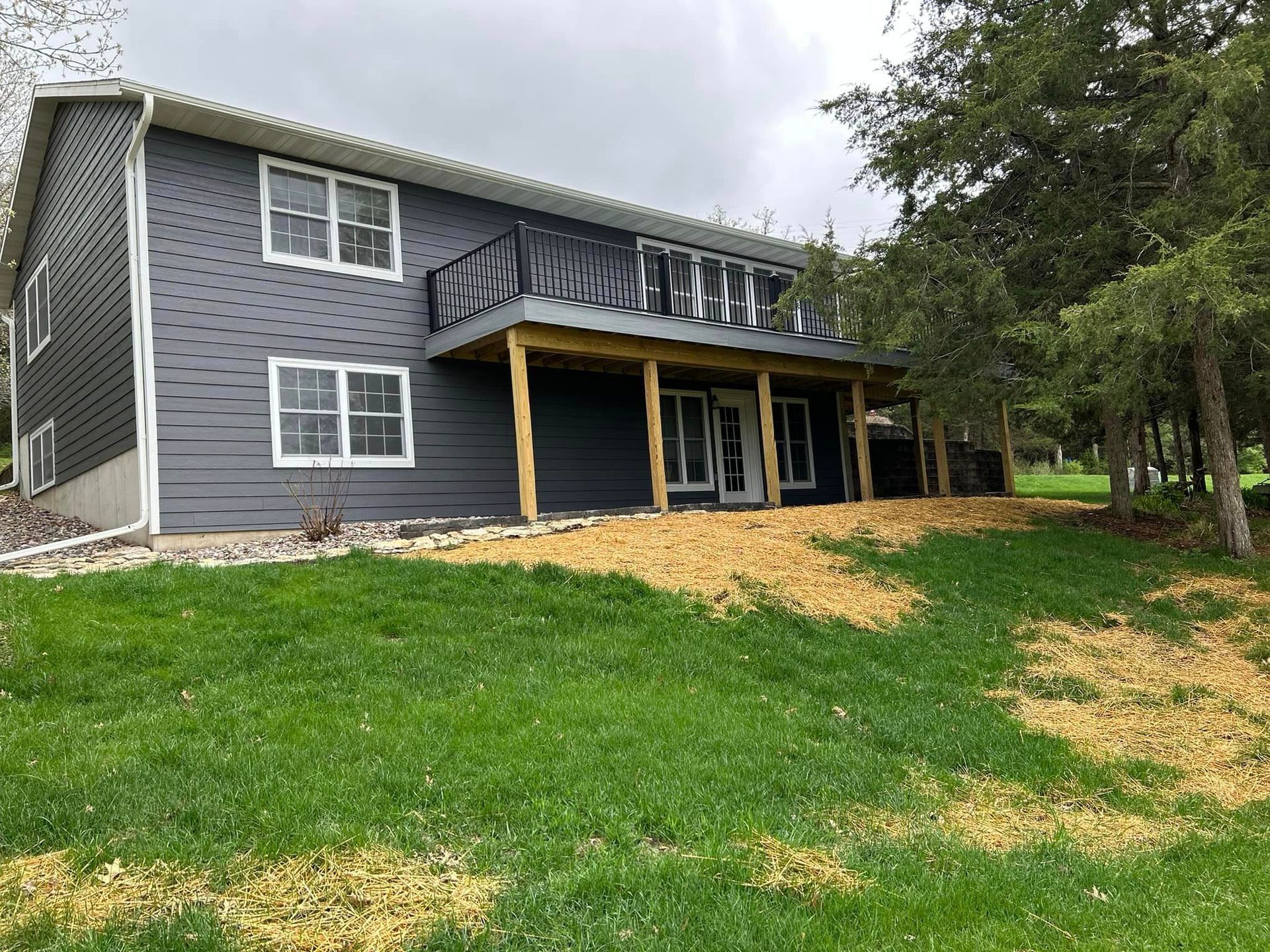 Gray House – Decorah, IA – Viking Roofing & Construction