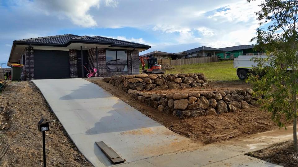 Driveway Next Rock Wall— Retaining Wall Builders in Northern Rivers, NSW