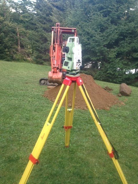 A tripod with a camera on it in a grassy field