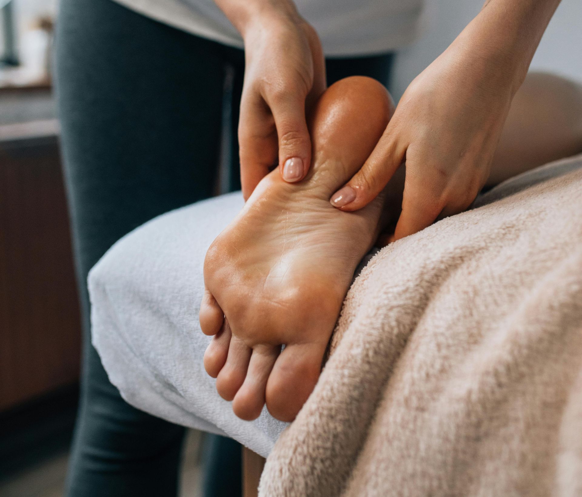 Foot & Ankle Massage: Techniques for Mobility and Relief