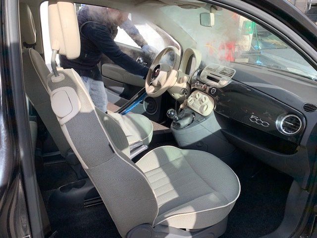 rivestimenti interni auto appena puliti