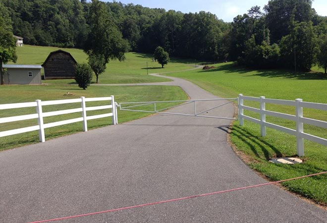 PVC Fence Along the Road—Peak Fence System in Franklin, NC