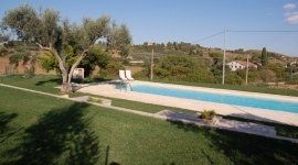 area verde privata con piscina