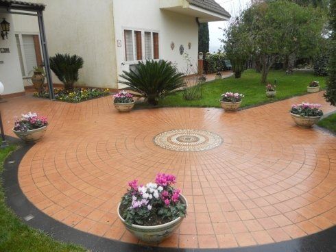 villa con area verde curata