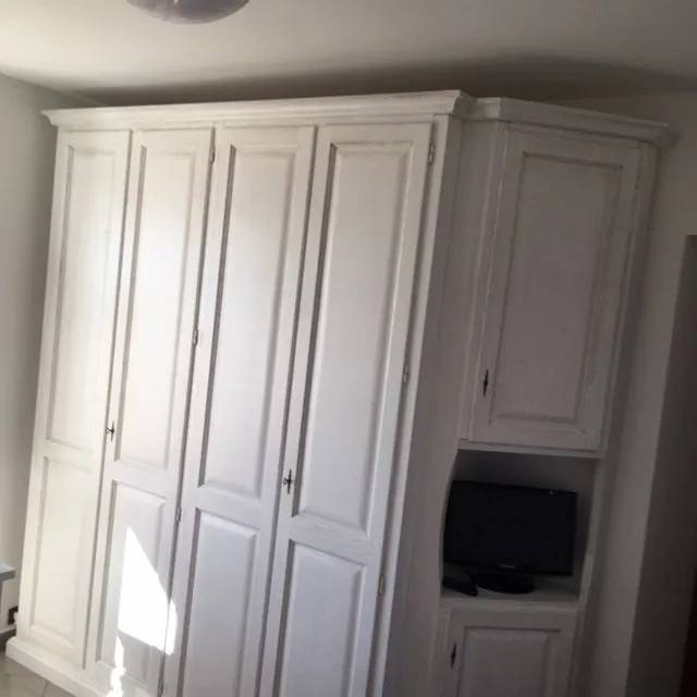 armadi bianchi in legno