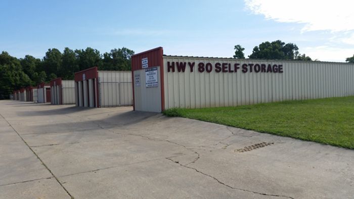 A row of buildings with the words hwy 80 self storage on them
