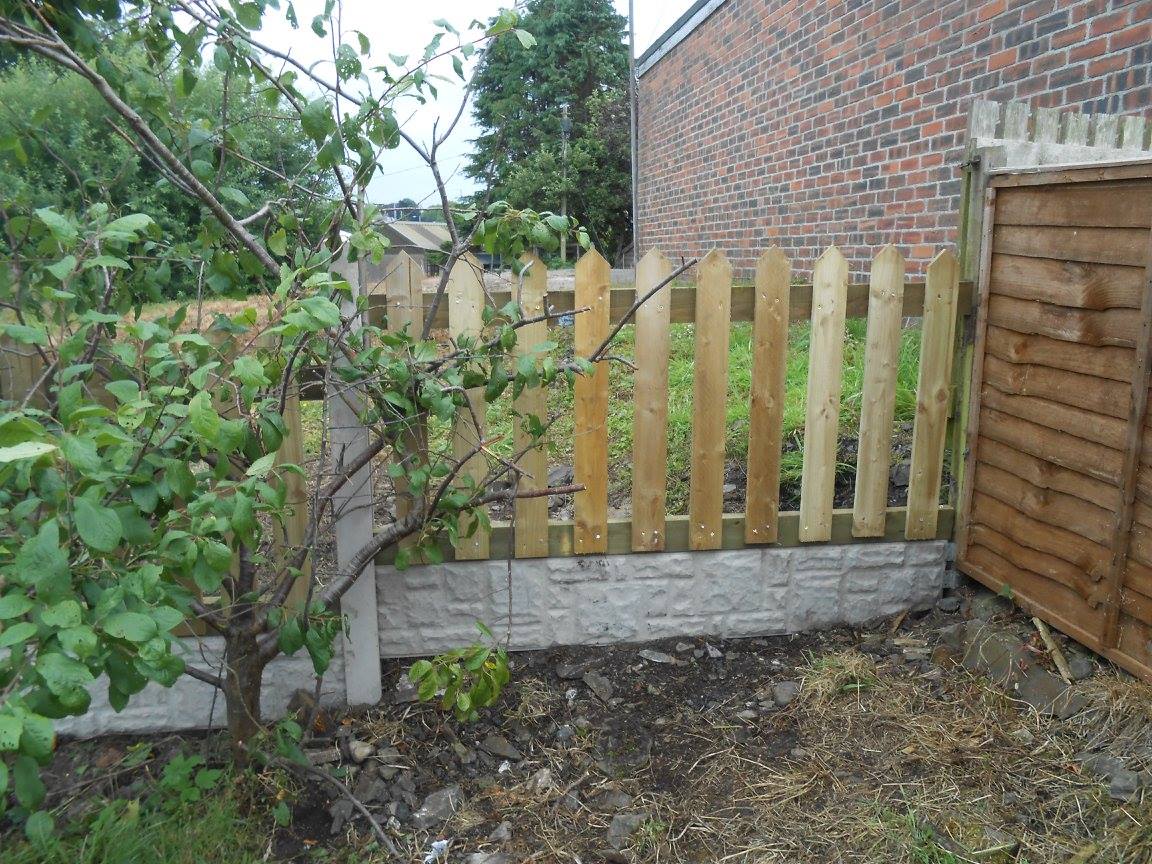 Domestic Fencing Specialists Dumfries and Galloway Andrew McQuaker Contract Services