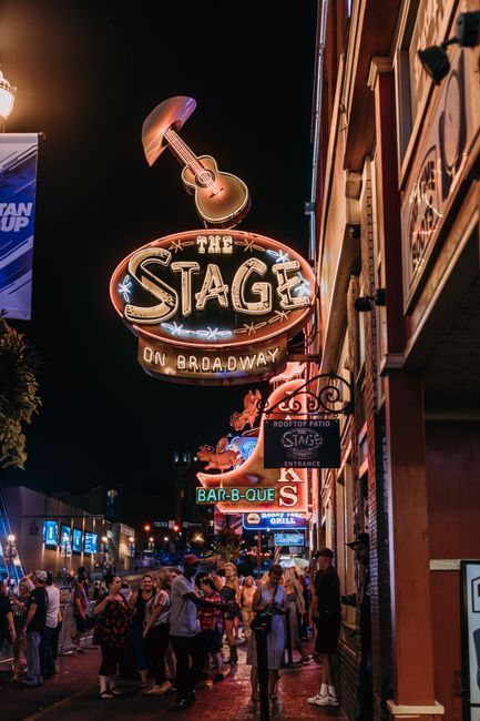 Broadway St Nashville
