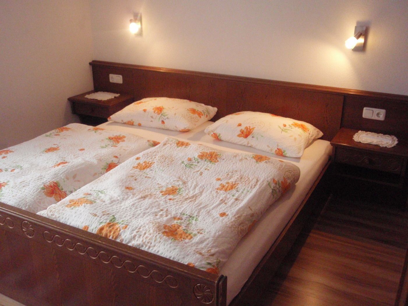 Doppelbett-Schlafzimmer