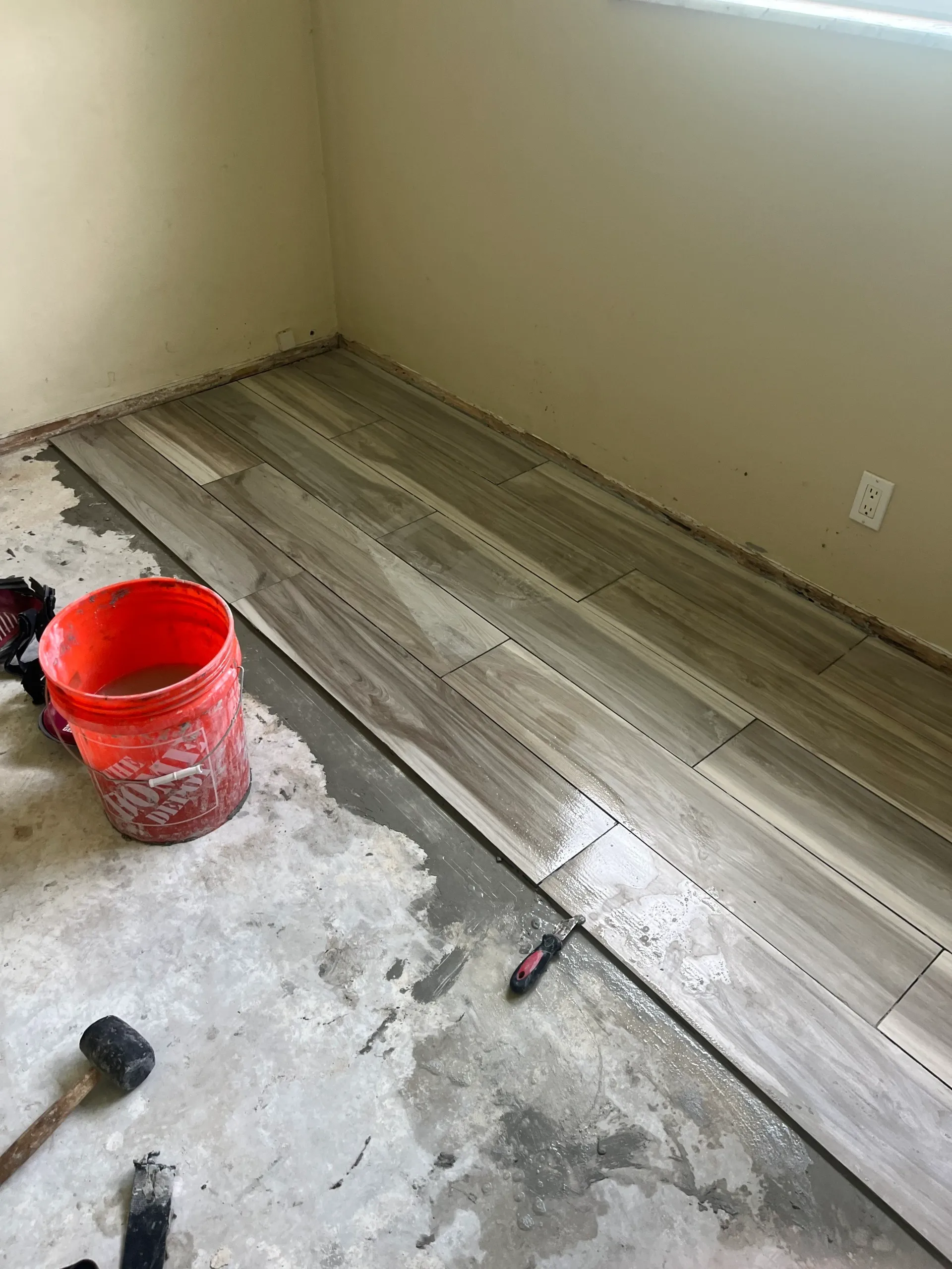 Vinyl plank flooring installation in Broward County
