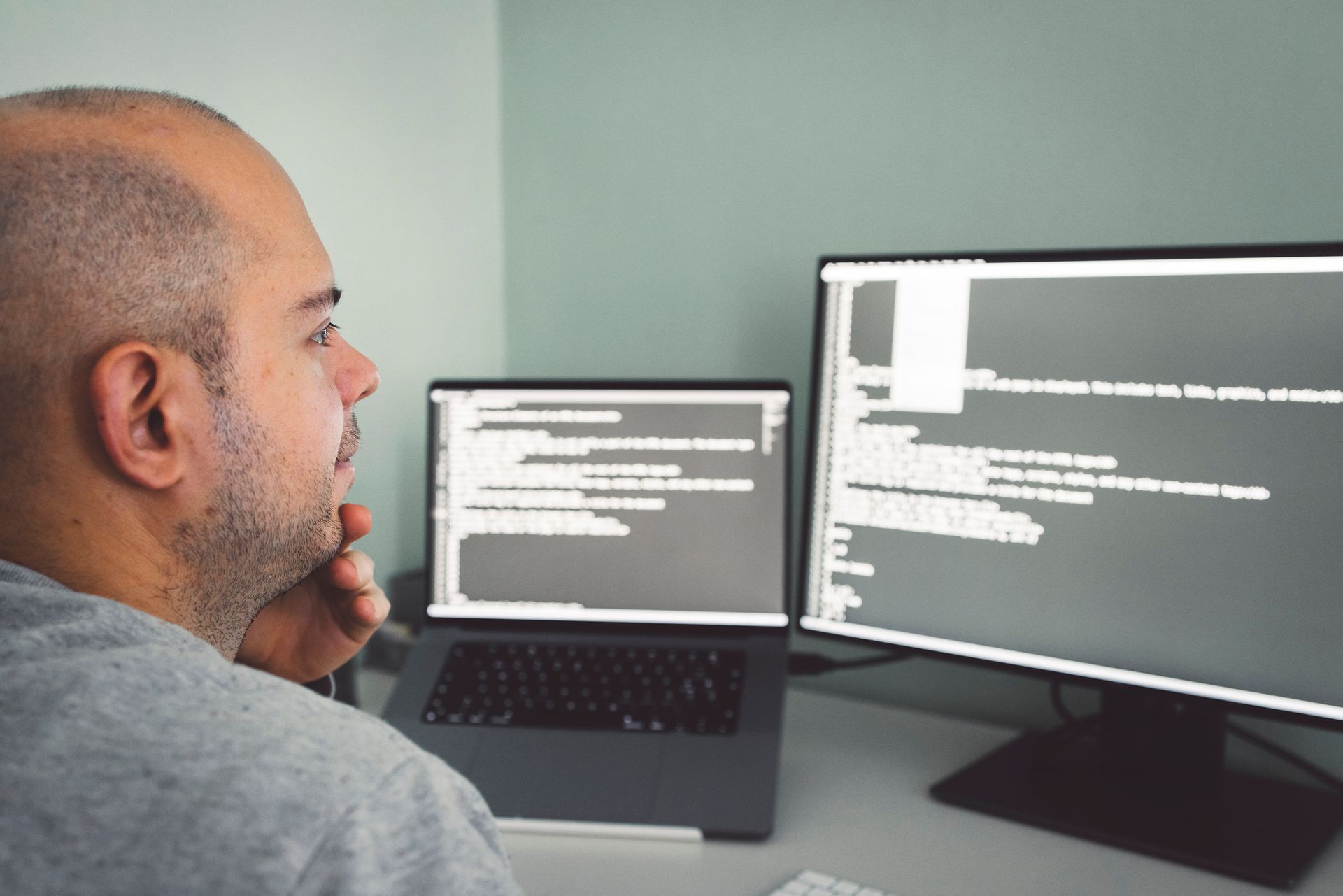 Dentist Checking Notes — QLD, AUS — Dental IT 365