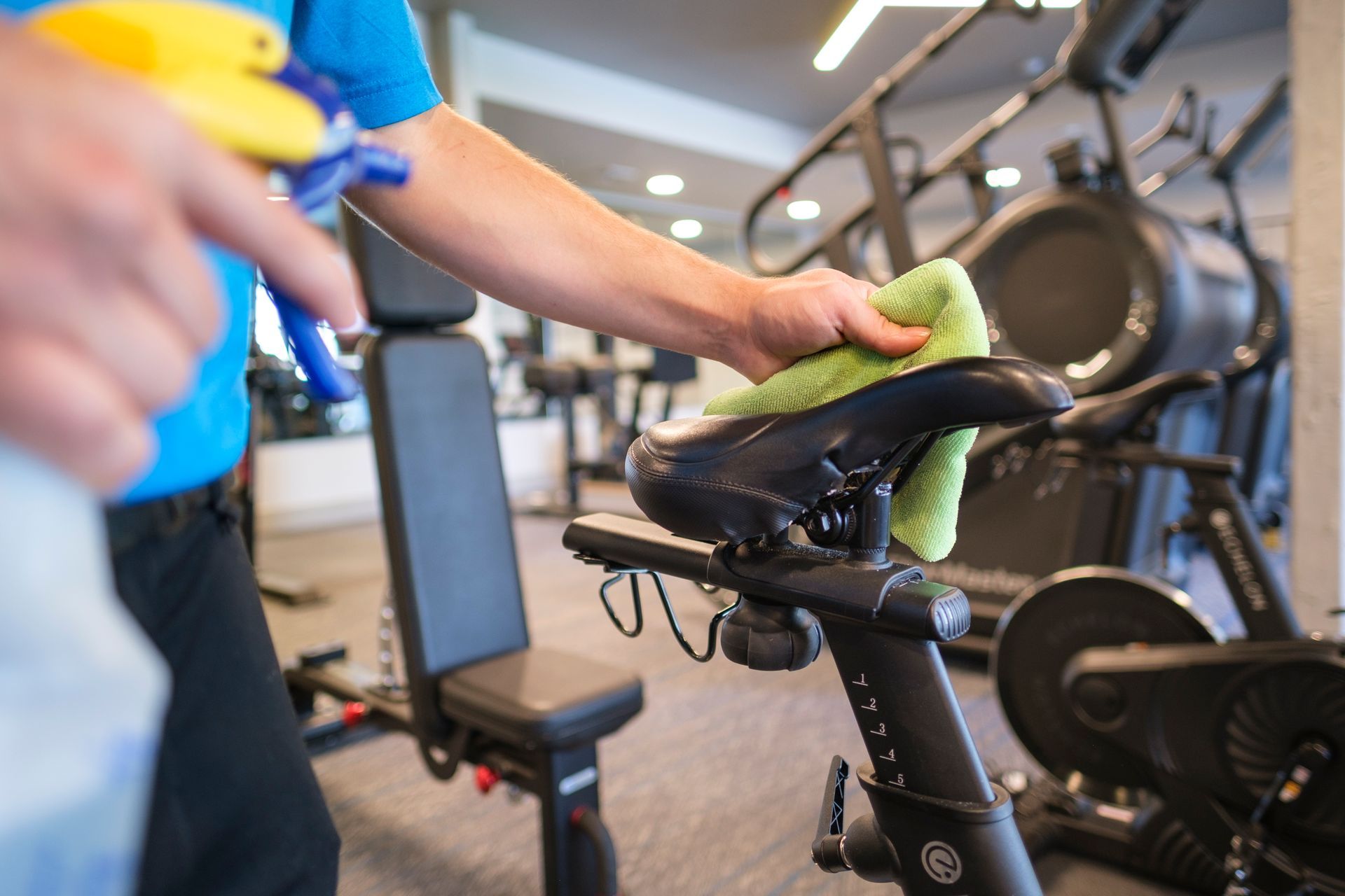 commercial cleaning company near me cleaning gyms