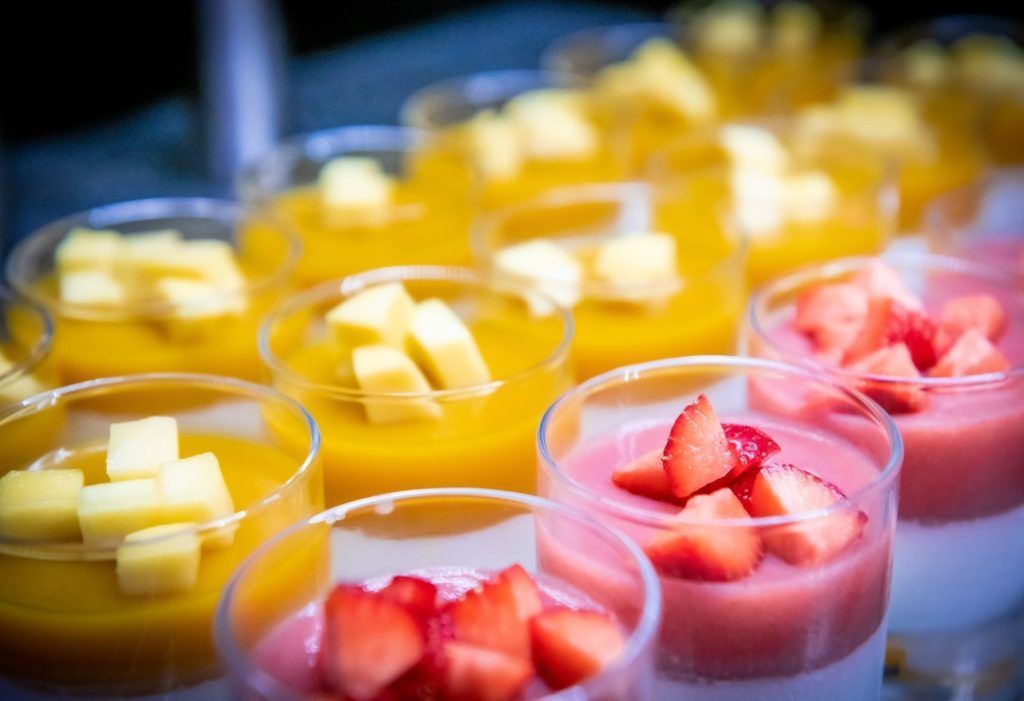 Dessertcreme mit Früchten