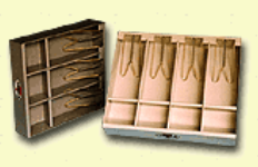 Dos bandejas para monedas de caja registradora.