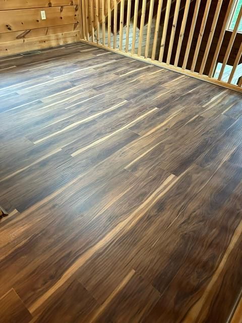 A wooden floor with a wooden railing in a room.