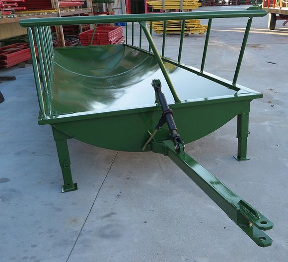 SLANT BAR FEEDER WAGON