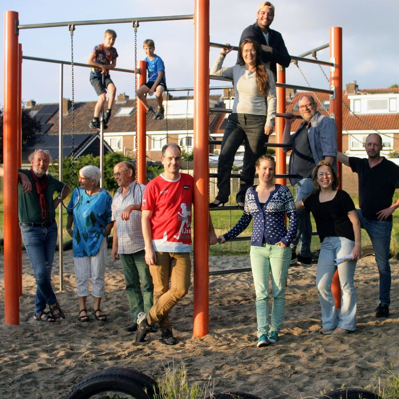 We zoeken twee nieuwe buurthuiscoaches voor de Buurthuiskamer Zandweerd! Kom je ons team verblijden 