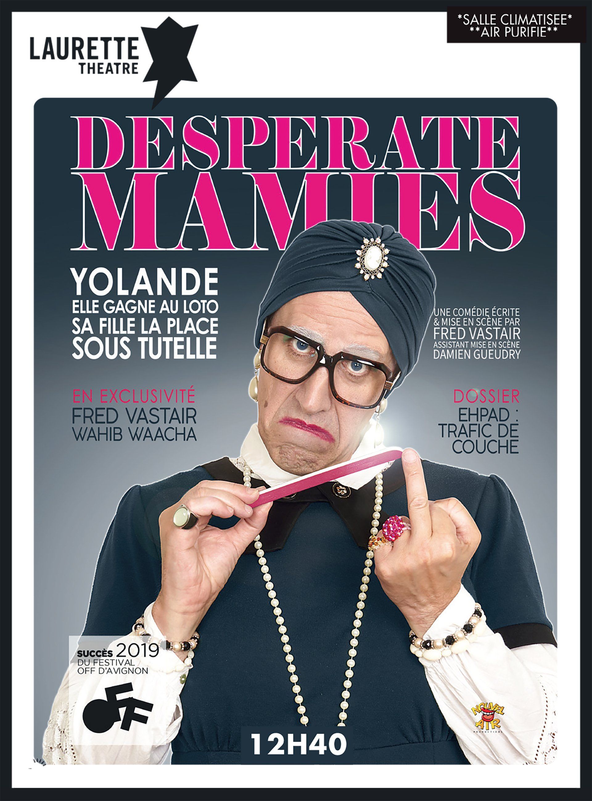 un homme portant des lunettes et un turban fait la couverture d'un magazine.