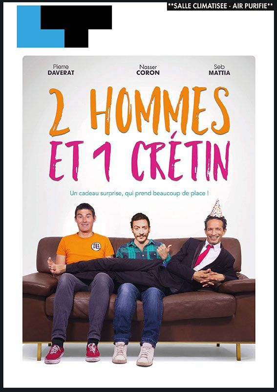 영화 &quot;2 Men and 1 Moron&quot; 포스터. 소파에 앉아 있는 세 남자가 주황색, 녹색/파란색, 검은색 정장을 입고 있는 모습이 묘사되어 있습니다. 제목은 주황색으로 표시되어 있습니다.