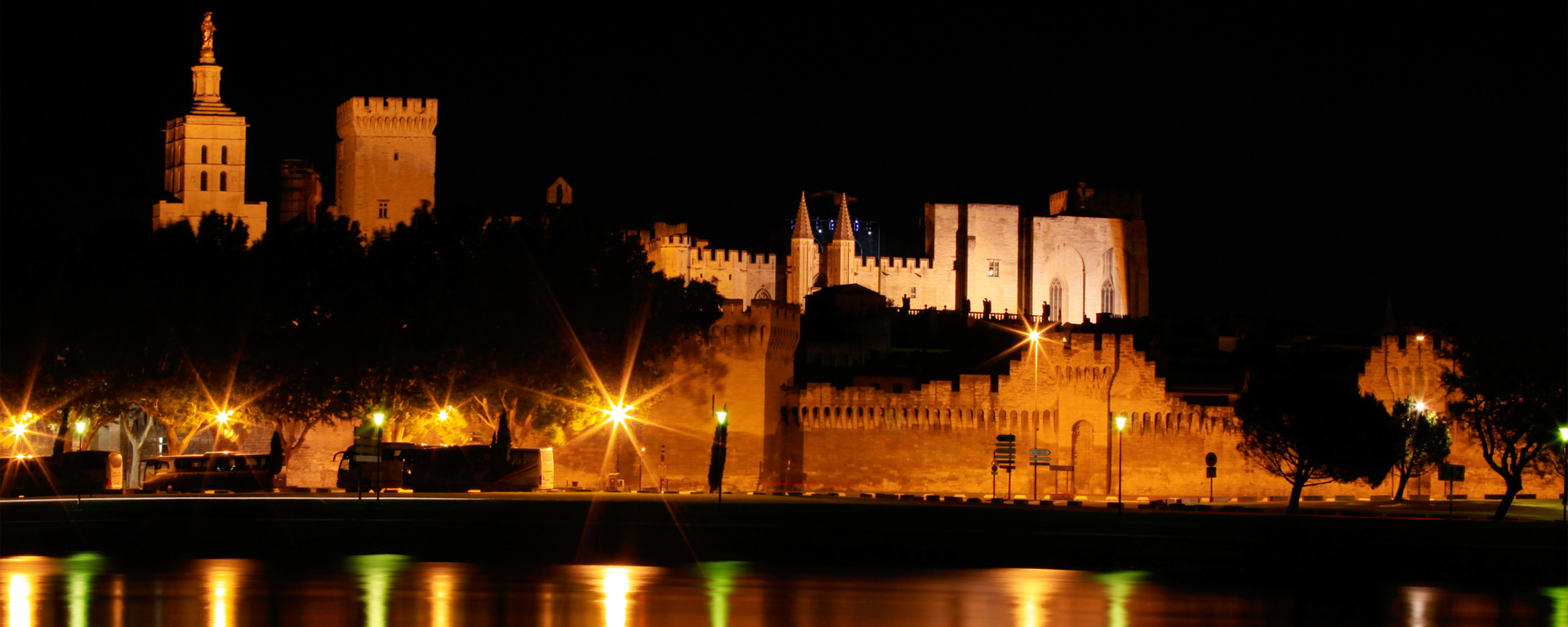 la vielle d'Avignon de nuit