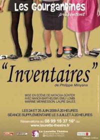 un poster per un&#39;opera teatrale intitolata Inventories mostra tre donne in piedi una accanto all&#39;altra.