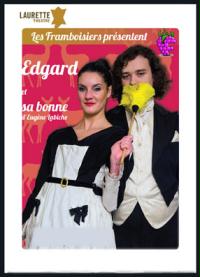 un uomo e una donna stanno uno accanto all&#39;altro, tenendo in mano un fiore giallo.