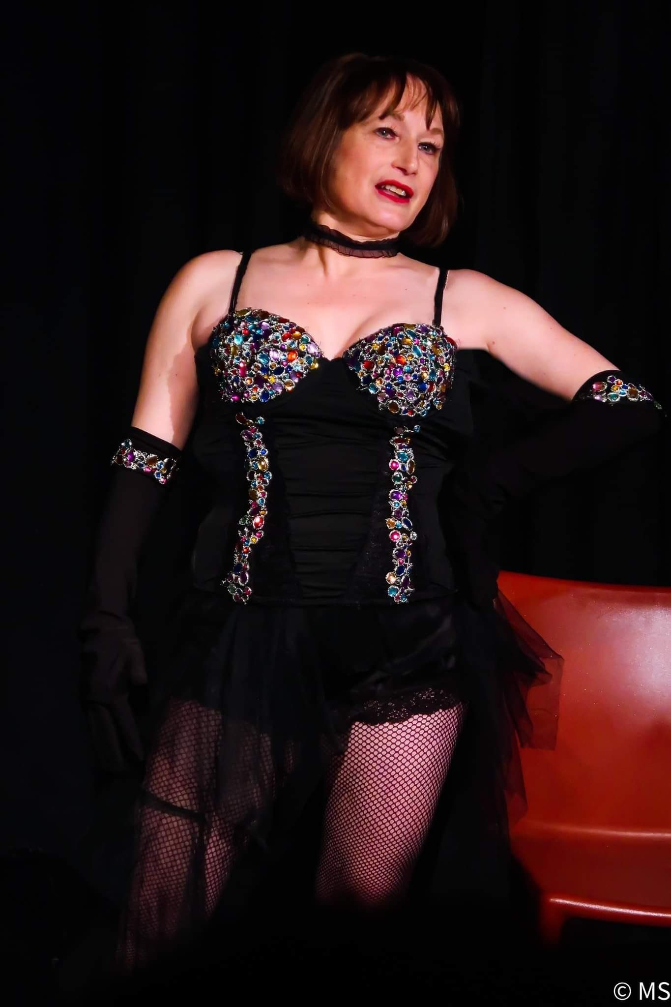 Virginie dans quand tu es petite au theatre laurette