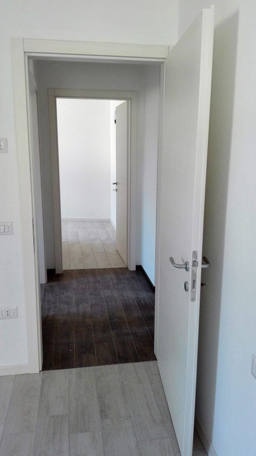 porta d'interni in legno laccato bianco