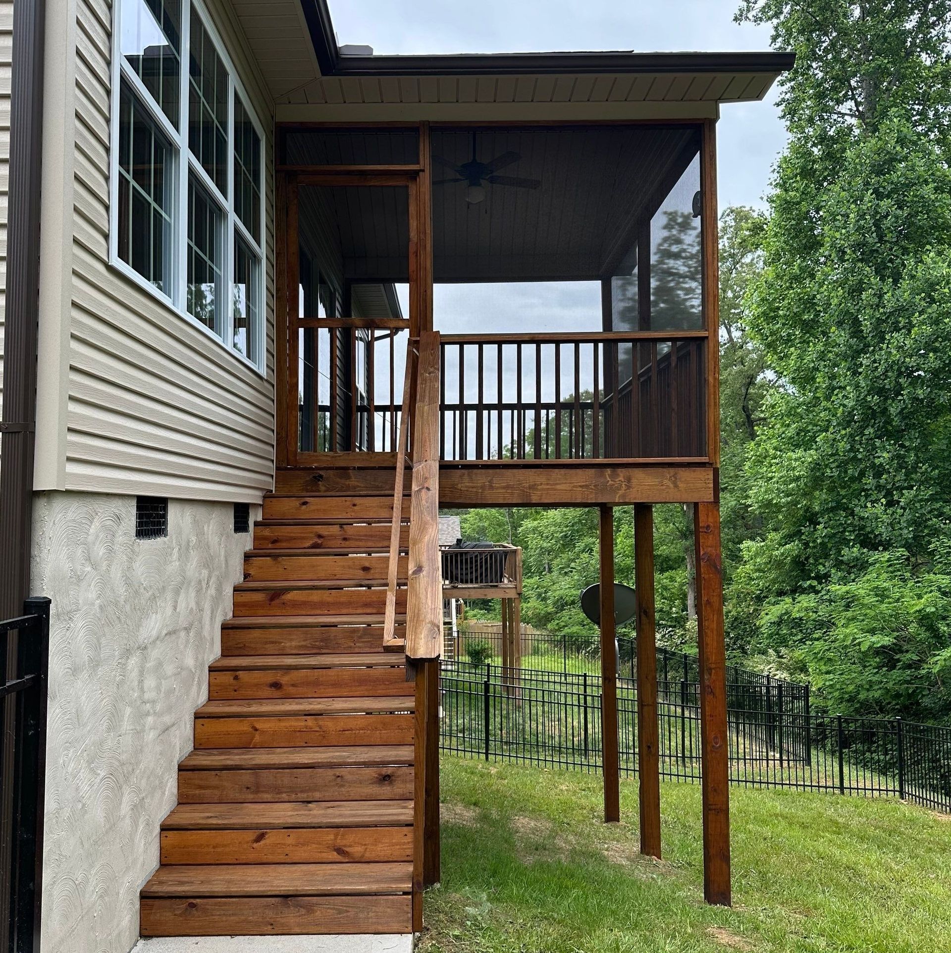 A screened in porch with stairs leading up to it