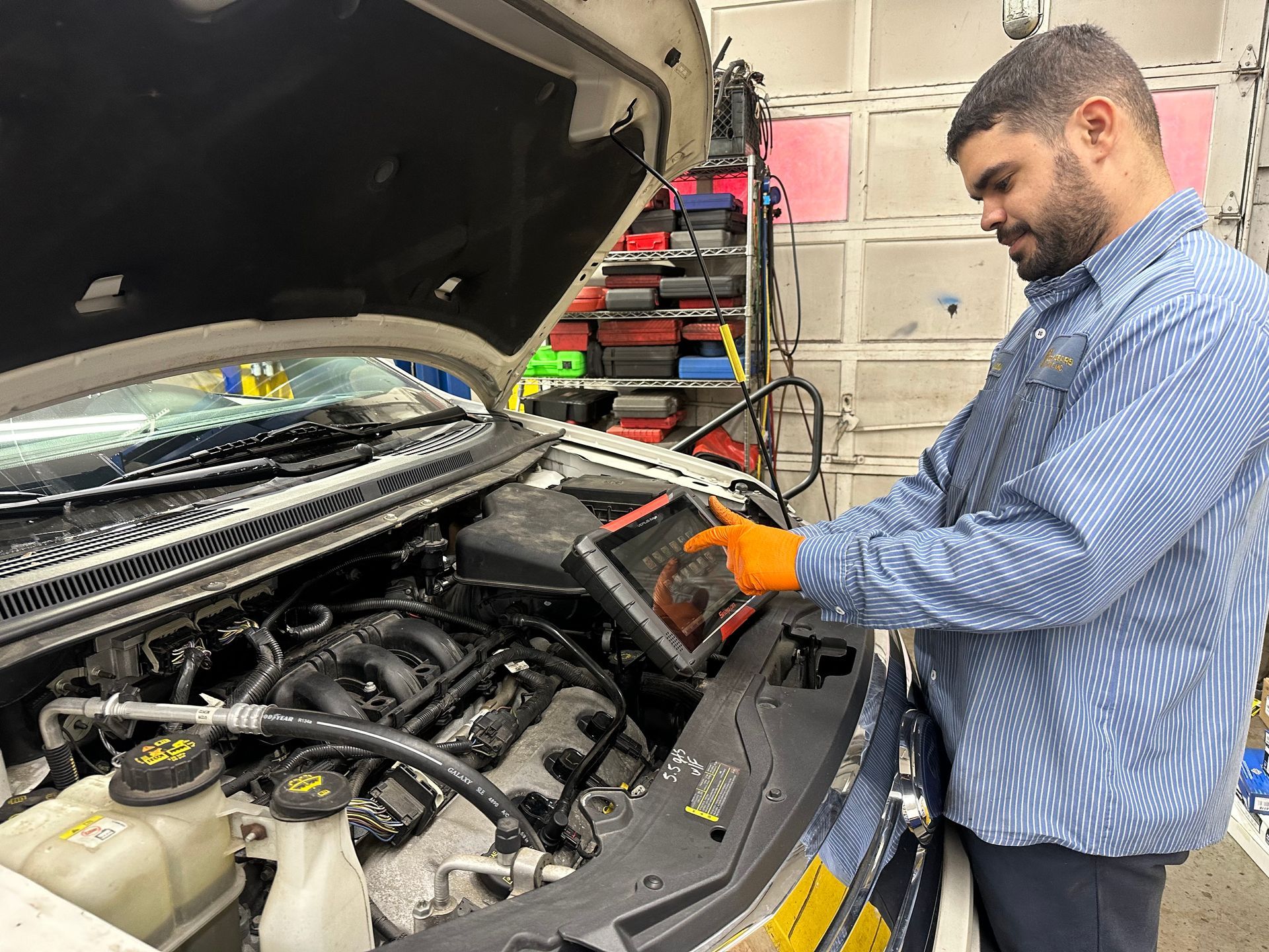 Technician Diagnosis Vehicle in Rockville, MD - Golden Gears Automotive Inc